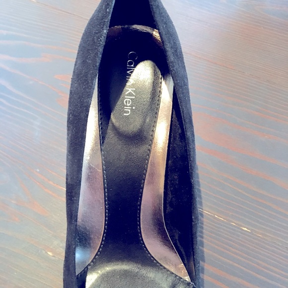 Black suede heels with cream leather toe - Picture 3 of 3